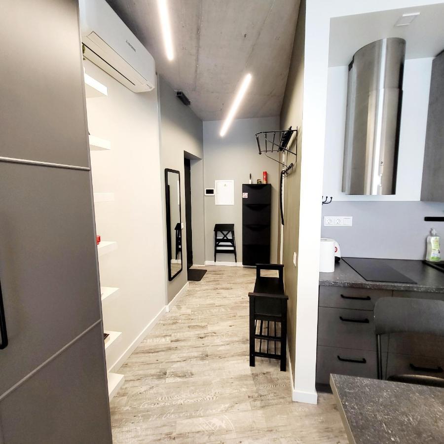 Happy Laime Studio, Self Check-in-24-7, A-c, Parking-in-the-underground-garage דירה